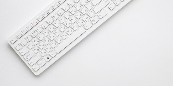 LCK韩国英雄联盟冠军联赛比赛画面 - 专业的演播室与数据分析屏